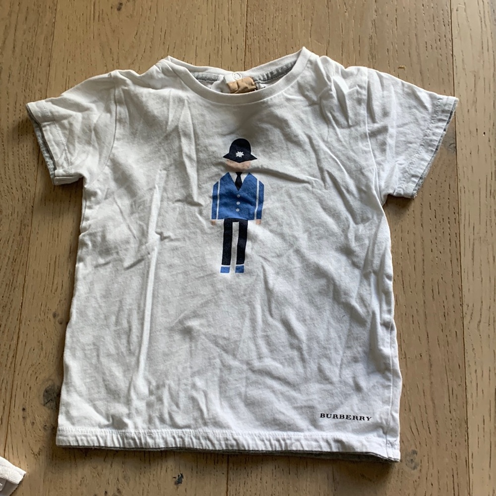 Burberry t shirt